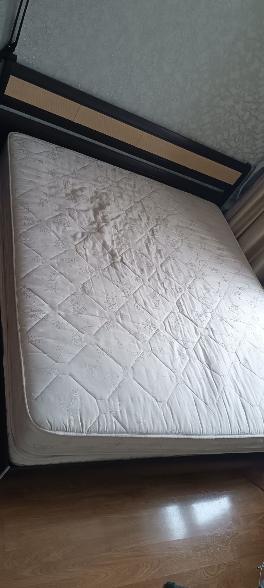Продам двухспальный кровать с матрасом
