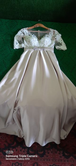 Дамска рокля с дантела