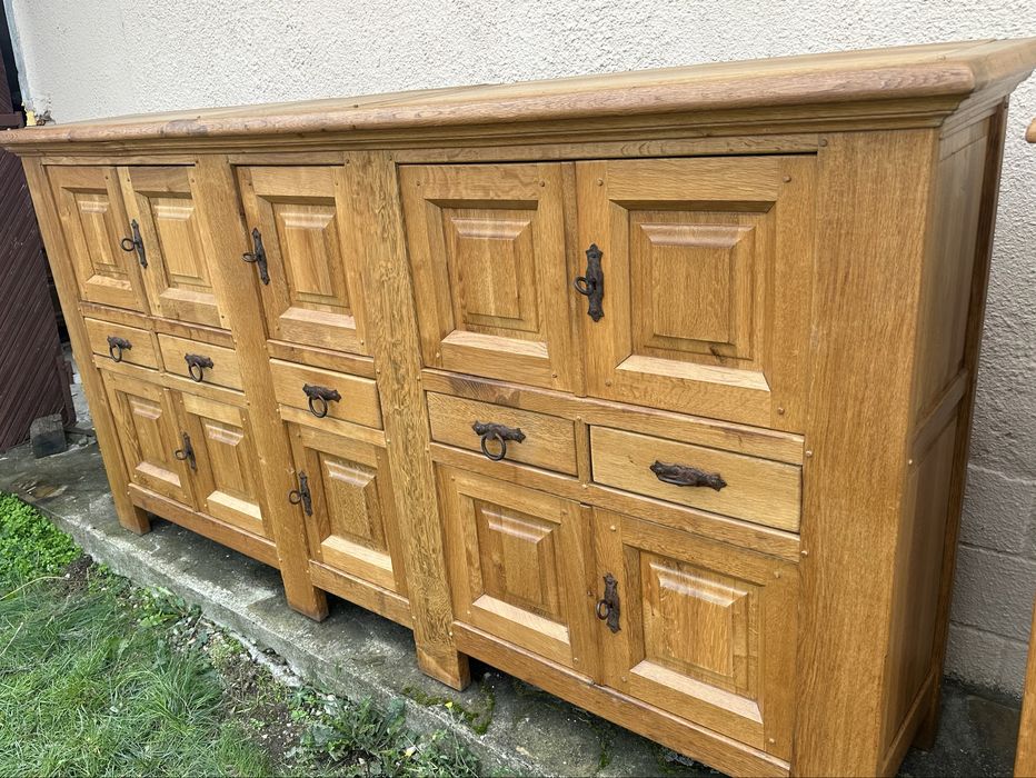 Масивен  контрабюфет от дъб с ковани дръжки