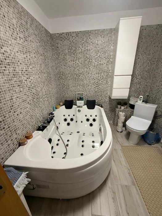 Cadă cu jacuzzi si hidromasaj si radio