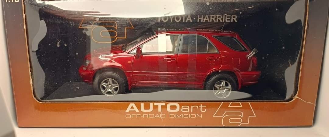 Macheta TOYOTA HARRIER 1/18 Autoart