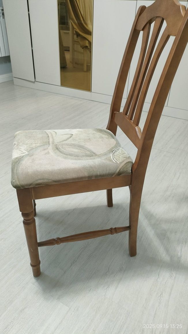 Продам стулья б/у  в количестве 4-х штук