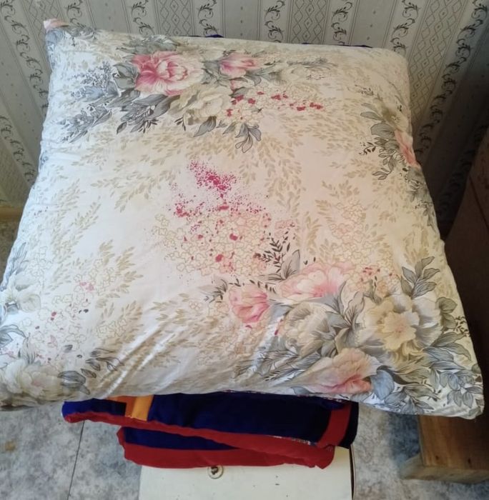 Продам перьевые подушки 60*60