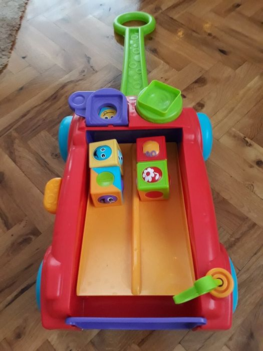 Fisher Price Кола за дърпане с кубчета