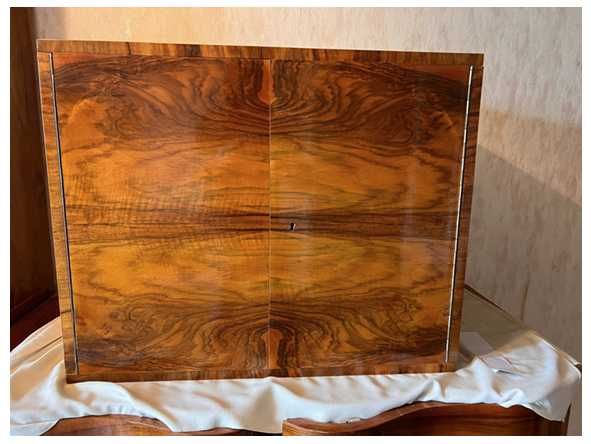 Mobilier Art Deco autentic – furnir de nuc natural (set 2 piese)