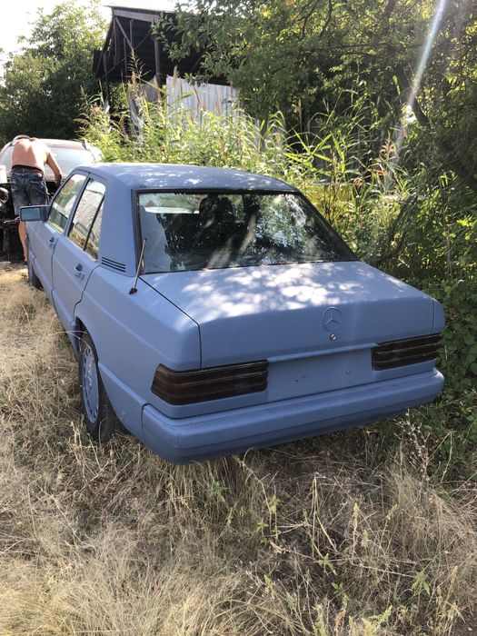 Два броя на части Мерцедес Е190 Mercedes E190 2000 куб.