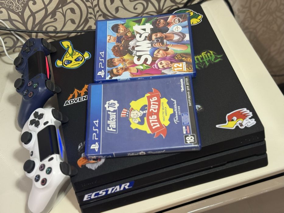Sony Play Station 4 в идиале + бесплатно даставлю + 2 контролера