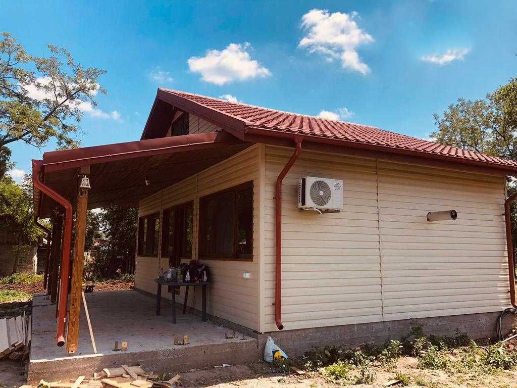 Casa modulara si garaje auto din structura metalica si panou sandwich
