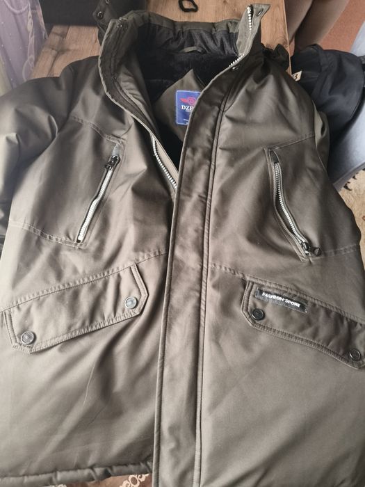 Прлдам мужскую зимнюю куртку