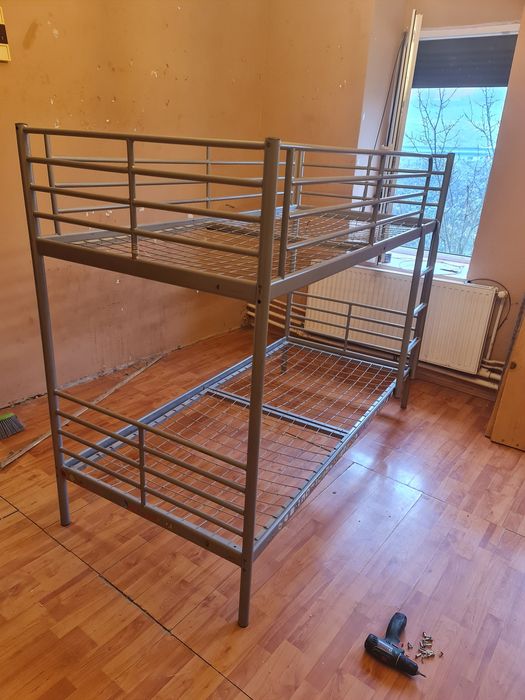 Vând Pat metalică supraetajat IKEA