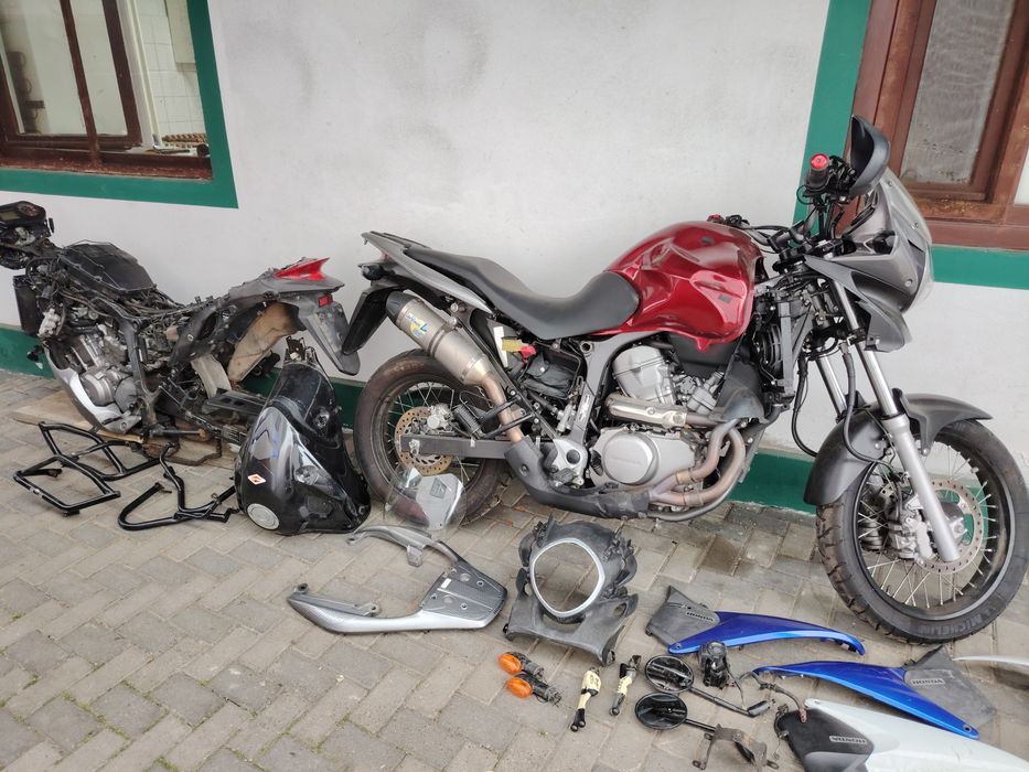 Dezmembrez Honda Transalp 700