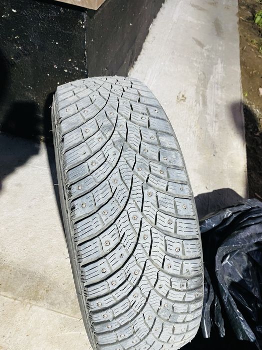 Продаю зимние шины Triangle 235/60 R17