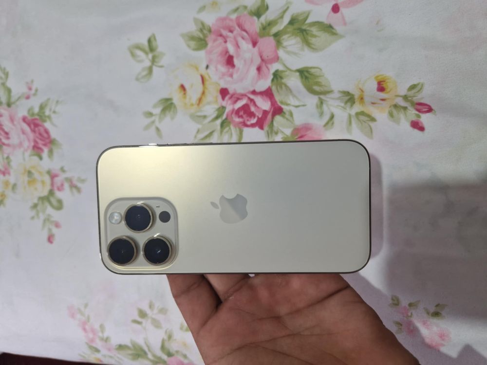 Iphone 14pro gold