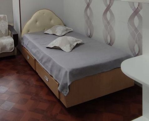 Продам кровать полуторо спальную