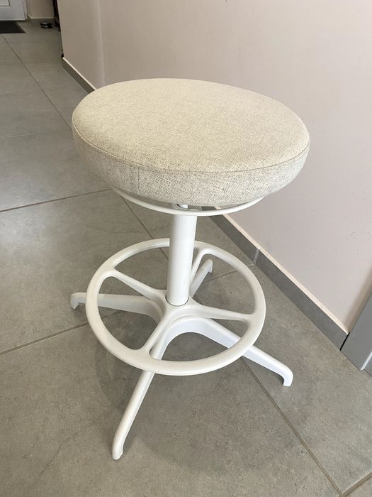 Почти нов: Въртящ се офис стол LIDKULLEN от IKEA