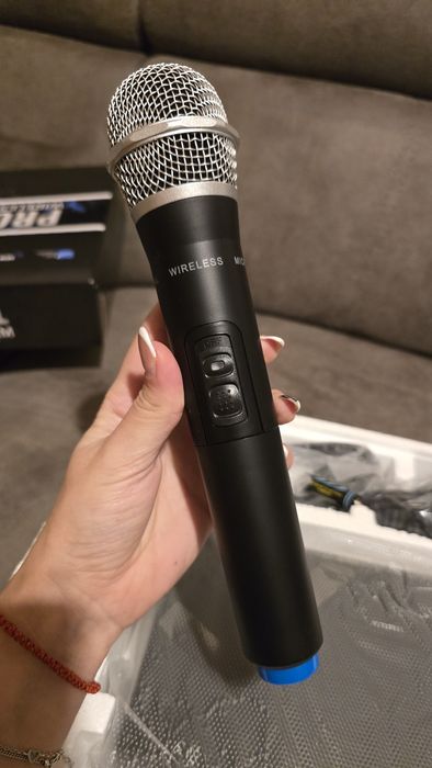 Професионален безжичен микрофонен комплект BK901 –