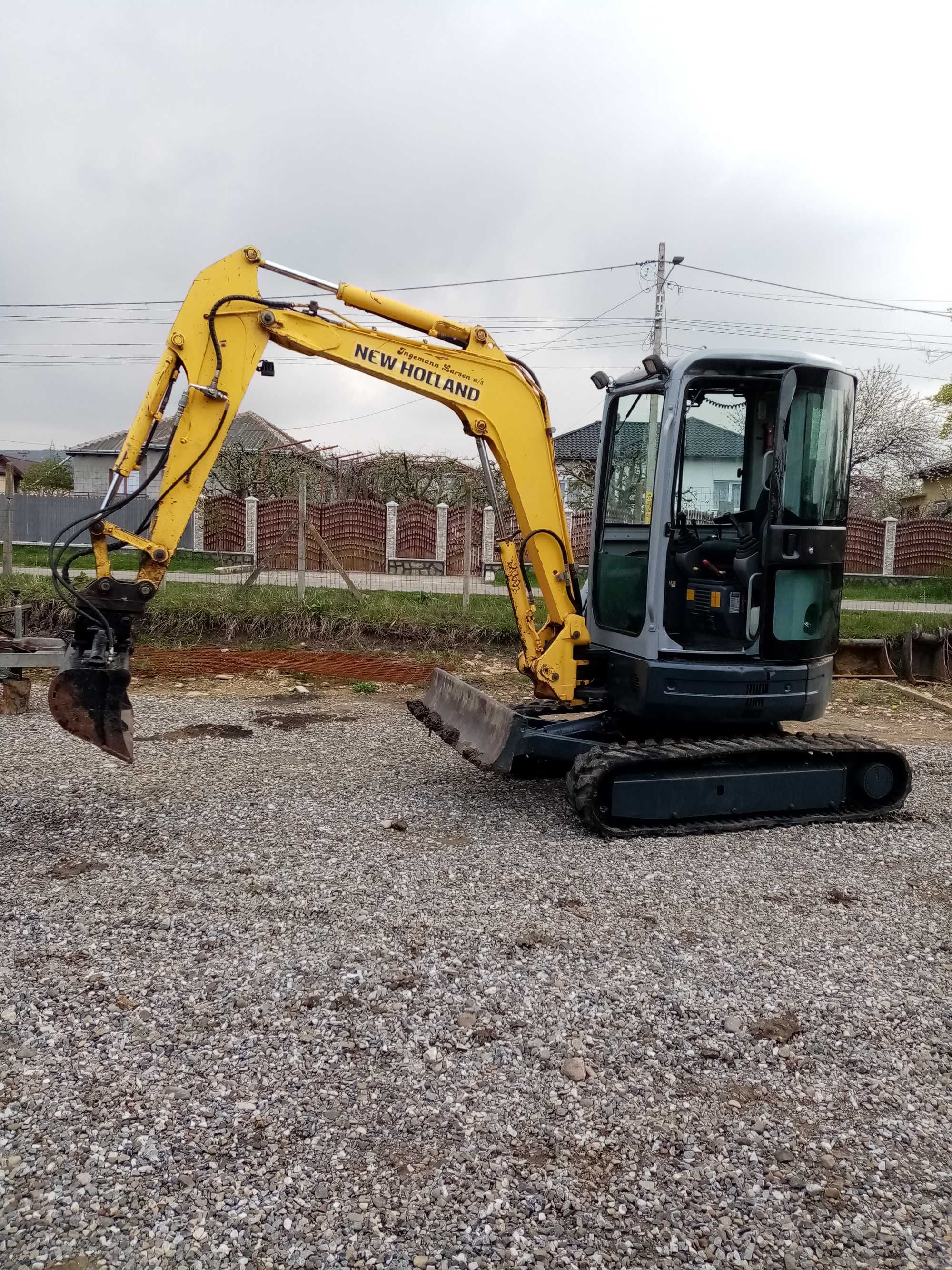 Miniexcavator NEW HOLLAND 3.2T