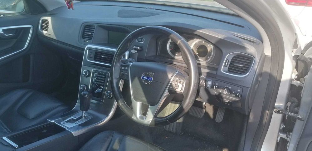 Dezmembrez Volvo V60 SE D3 Auto 2.0 d 2011