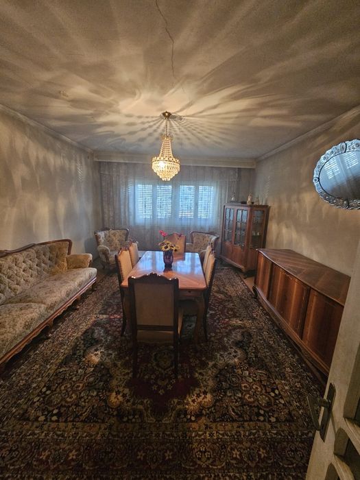 Mobilă veche ,canapea și fotolii baroc ,dormitor ,masă scaune !