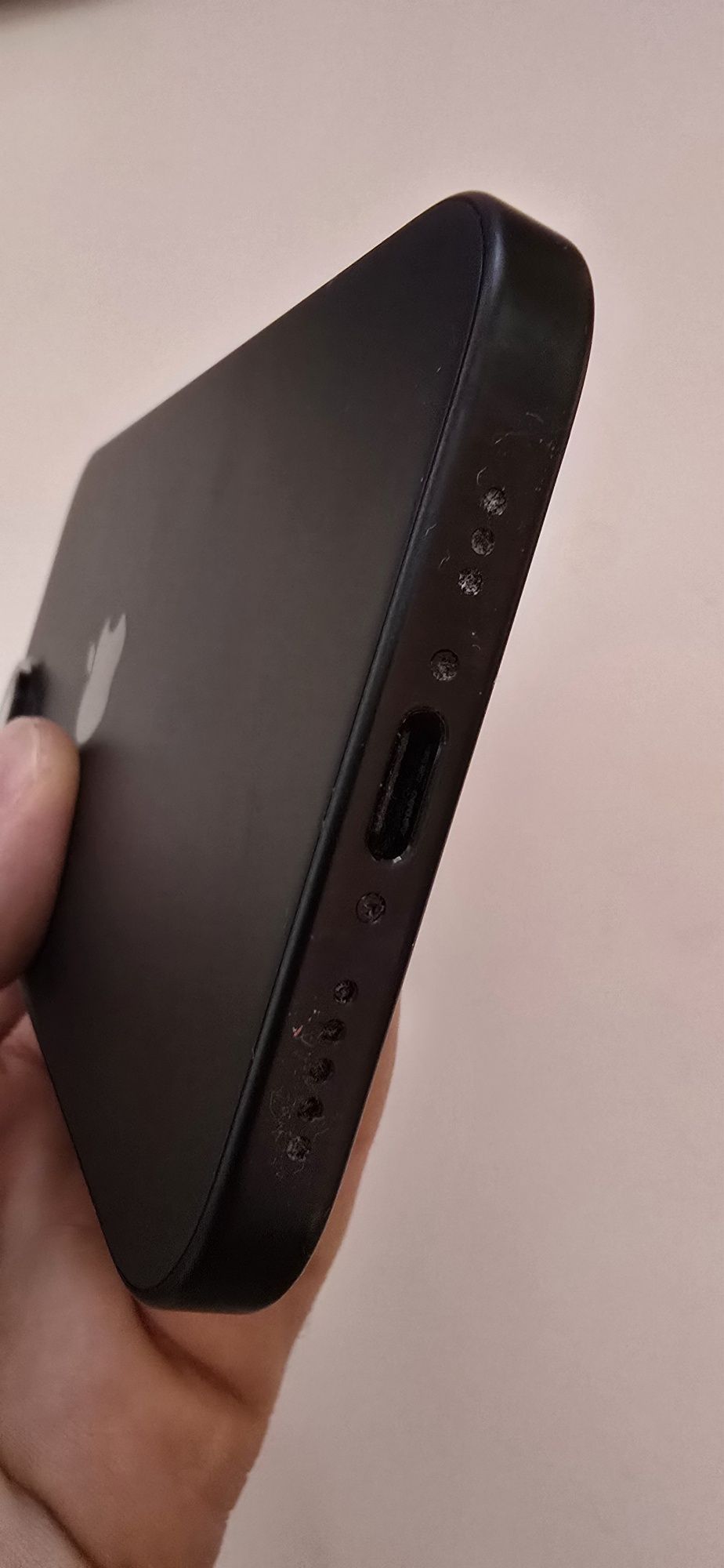 Iphon 15 98% батерия, 132 цикъла на 5 месеца.