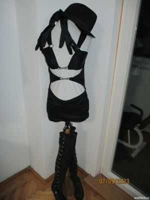 Body  si top  negre, bonus un produs la  livrare