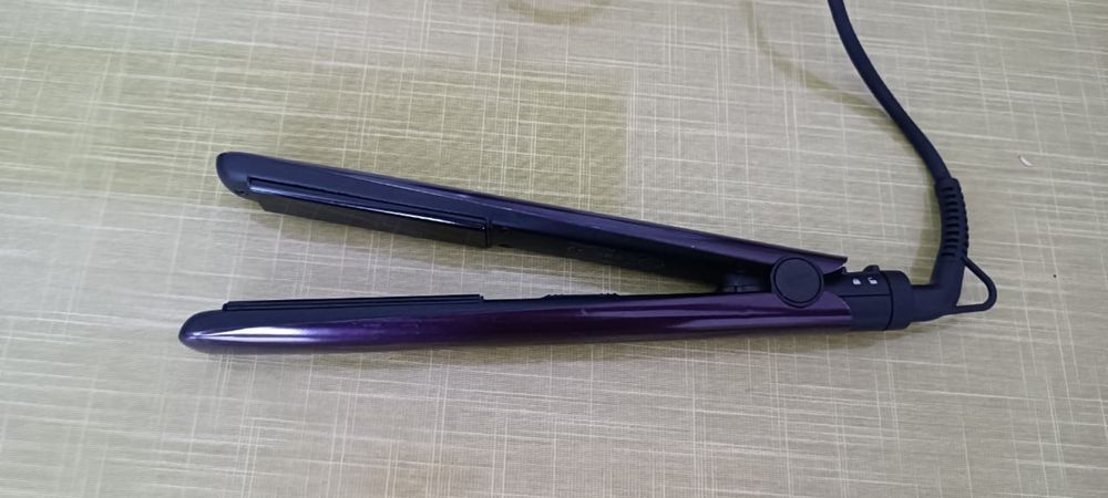 Продаеься выпрямитель для волос в отличном состоянии