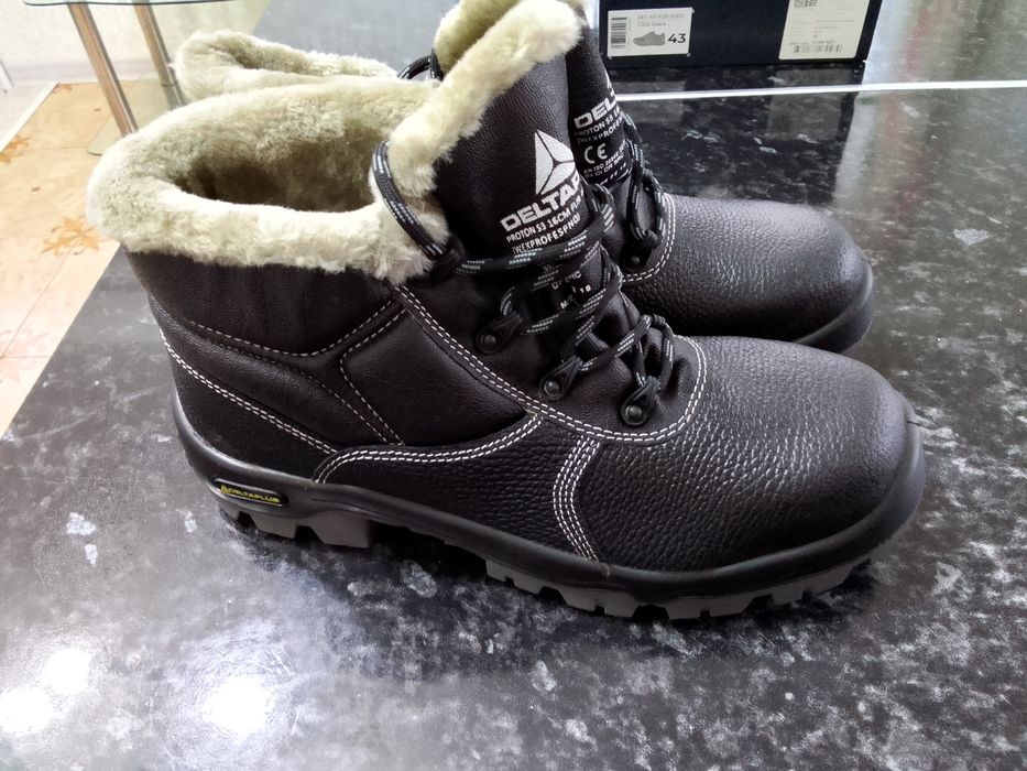 Ботинки зимние хорошее качество