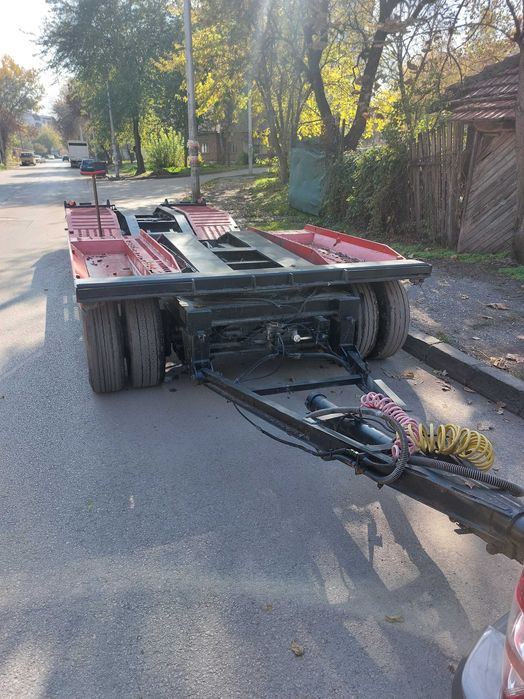 Автовозно ремърке DAF сниска товарна площадка