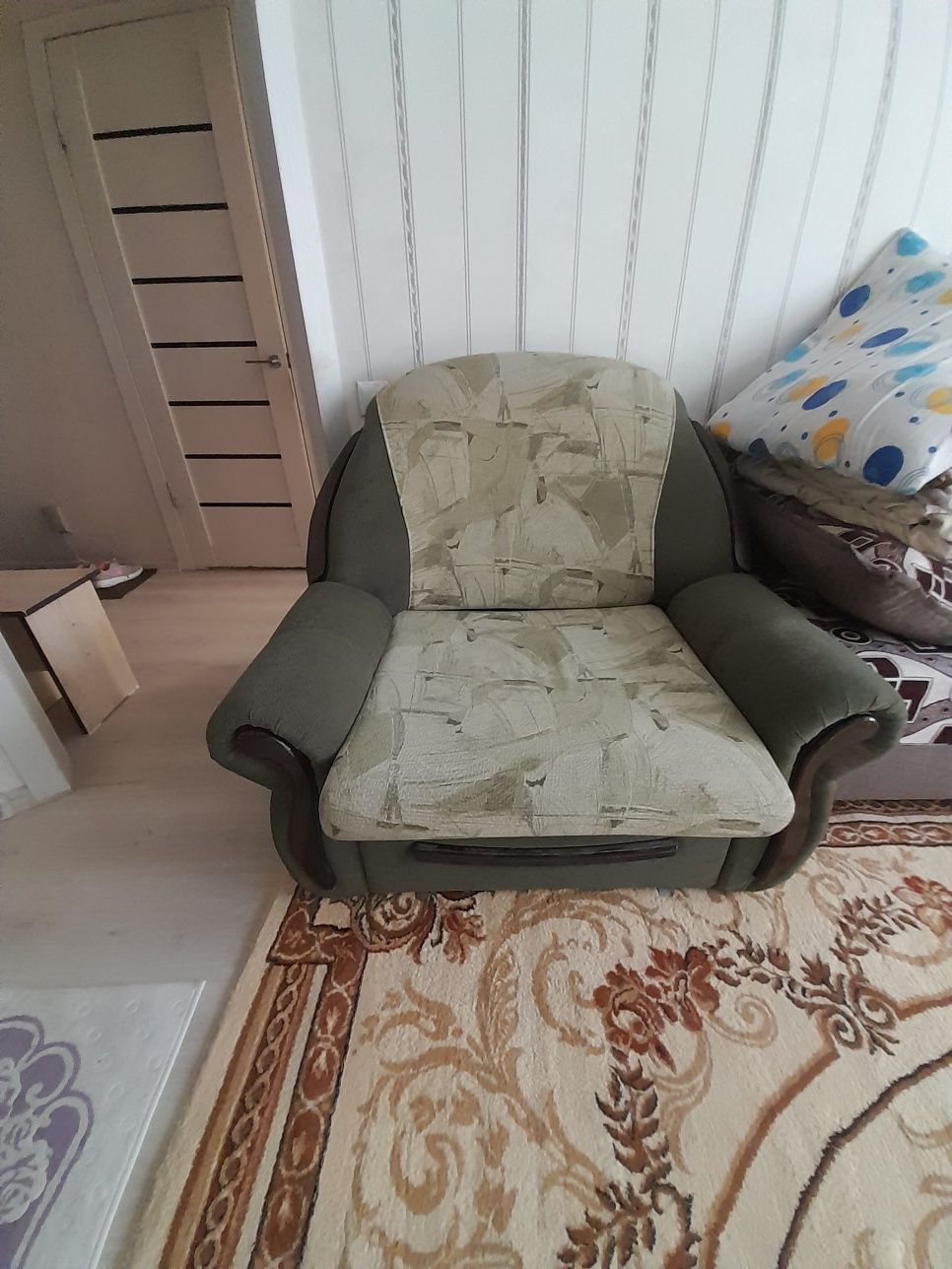 Продам диван и кресло-кровать в отличном состоянии , торг уместен