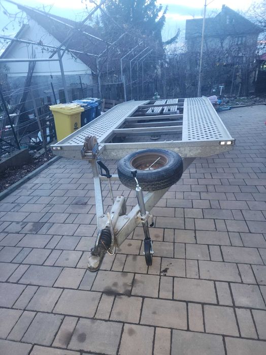 Inchiriez platforma auto