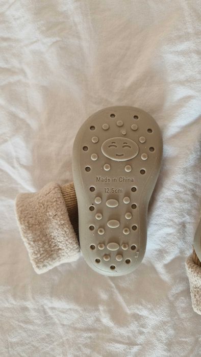 Бебешки обувки против хлъзгане.