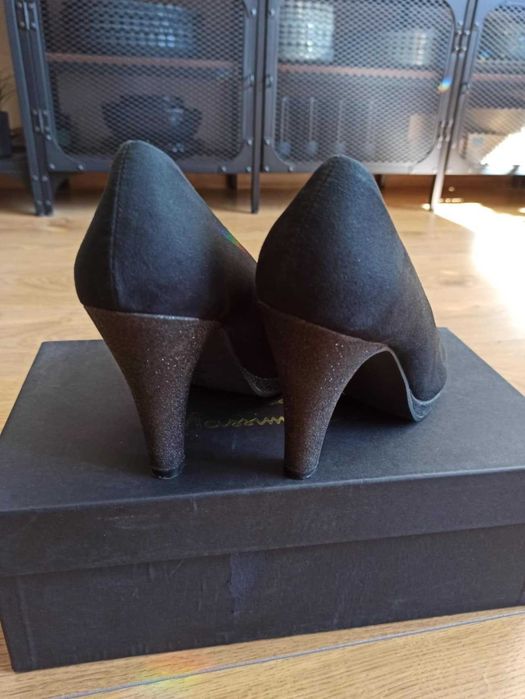 Дамски елегантни обувки от велур