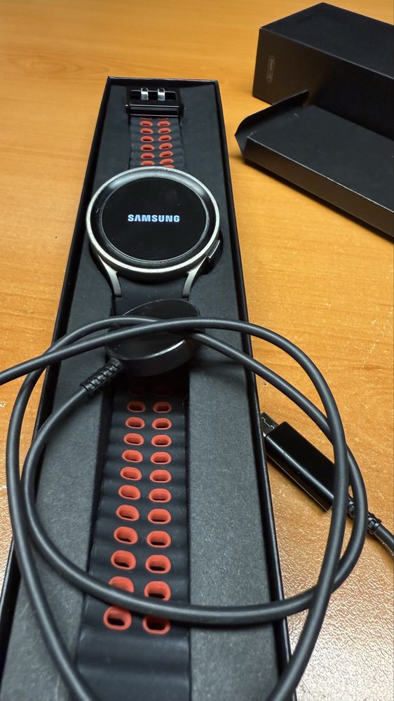 Продавам часовник Samsung Galaxy Watch 5Pro