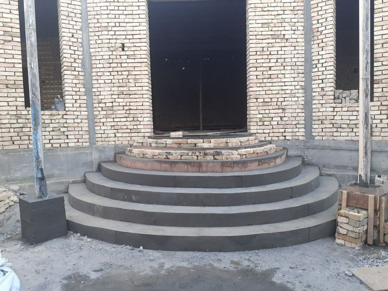 Zina betondan baseyn fantan