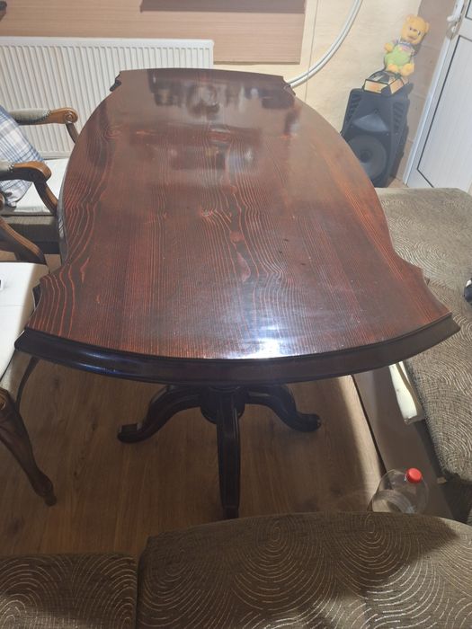 Маса със столове