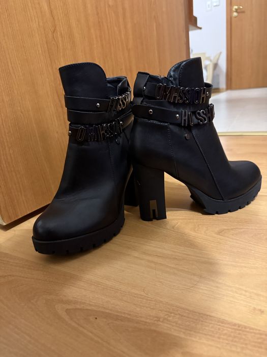 Дамски черни боти