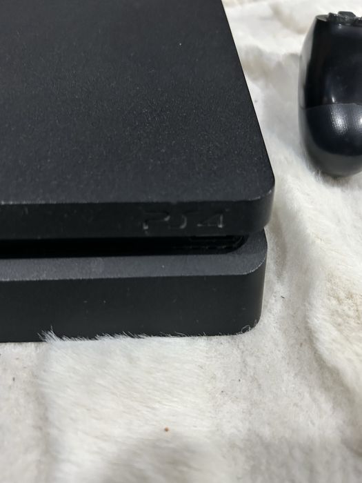 PS4 Slim 500 GB Black plus 3 jocurii