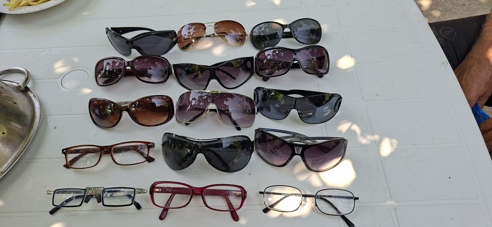 Vand perechi de ochelari