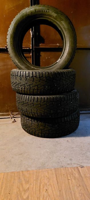 Продам зимние шины  б/у  225/60 R17 .