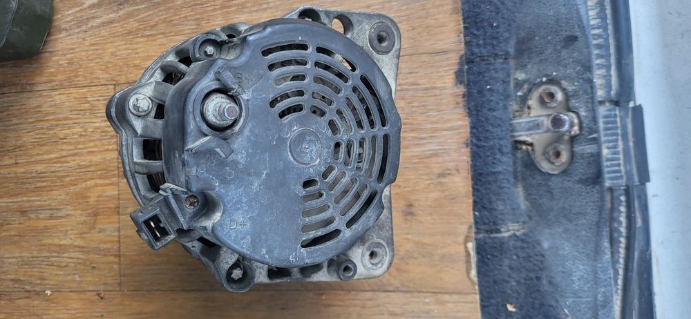 Продам автомобильный  генератор пасат б4,гольф3 с кондиционером