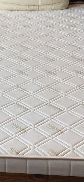 Спалня дървена основа  плюс матрак Magniflex