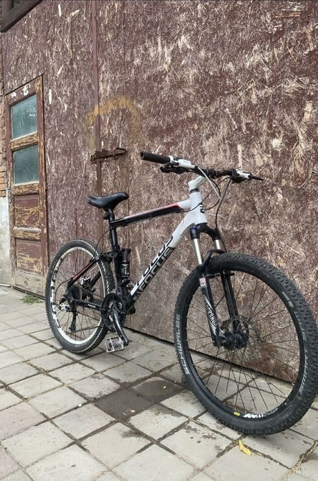 Bicicleta full-suspension focus