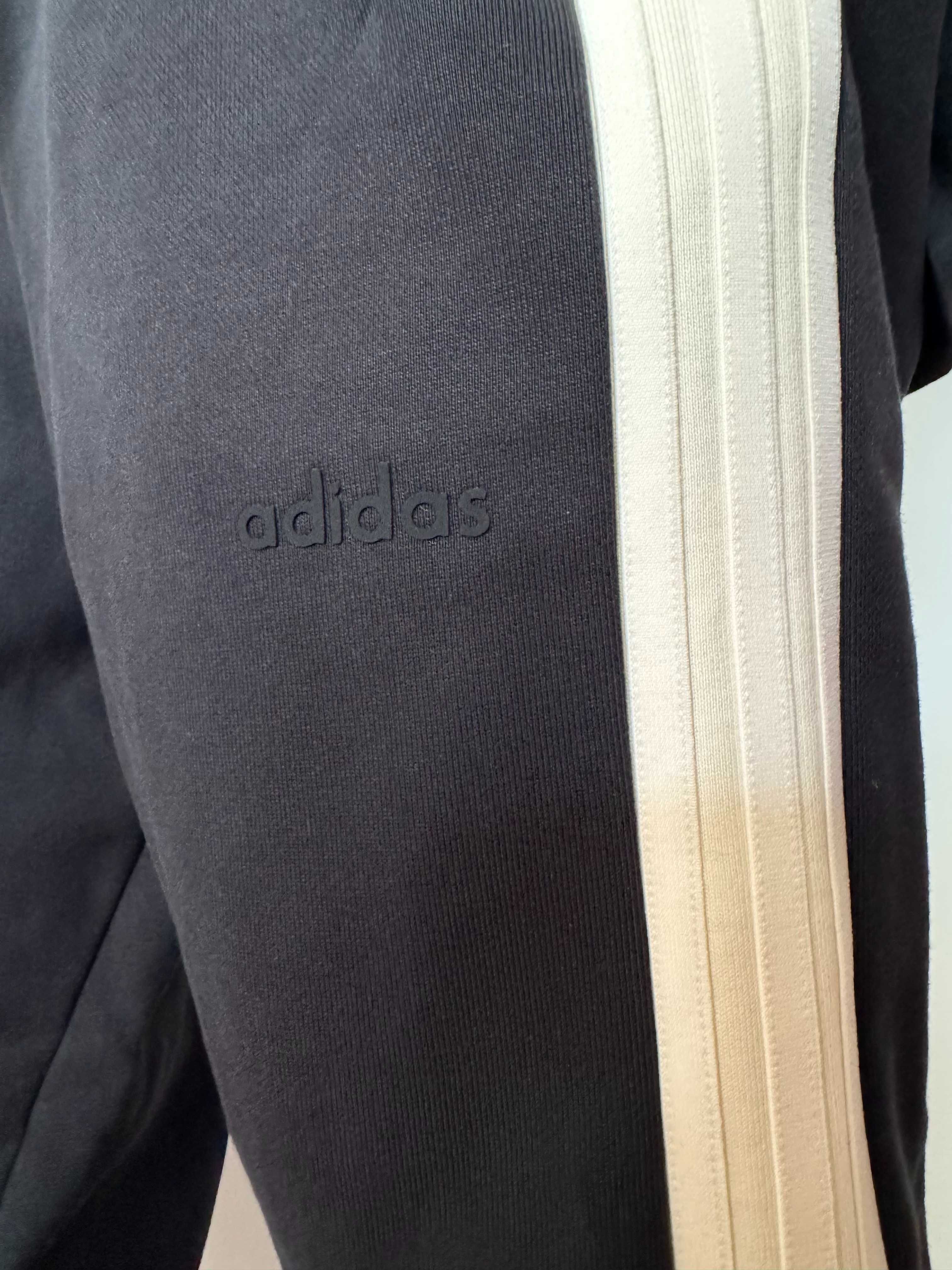 Pantaloni Adidas x Fear of God
L