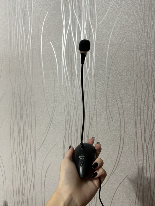 Настольный компьютерный микрофон.