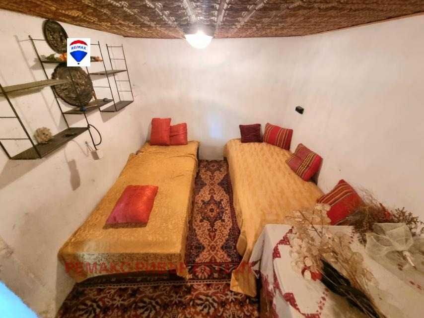 Вила с дворно място местност Мерата, в.з. Средна кула