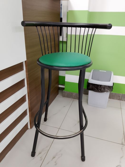 Продам два барных стула