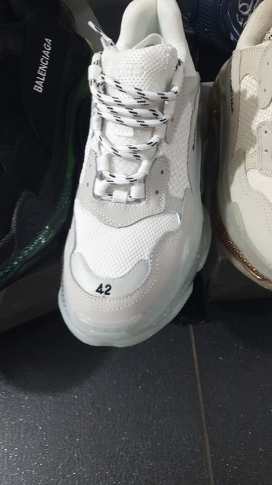 Adidași unisex diverse modele.