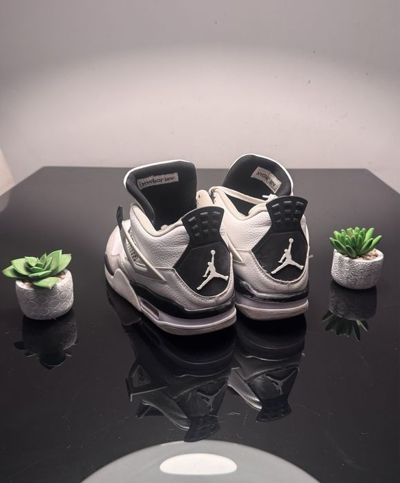 Jordan Retro 4 Military Black