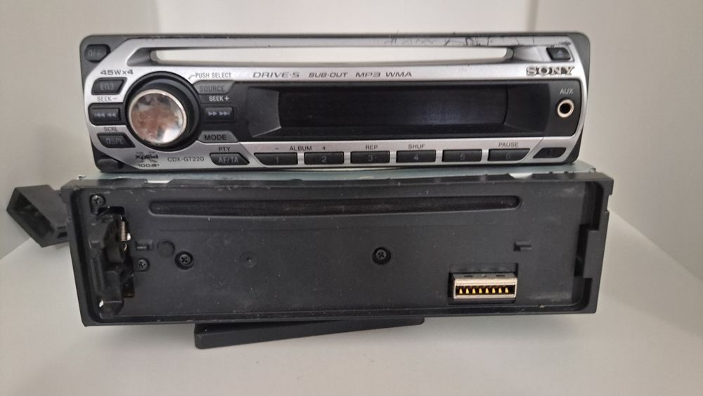 Casetofon auto Sony GDX-GT220