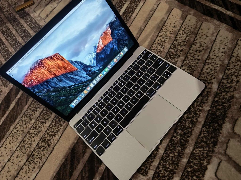 MacBook 8RAM 512G